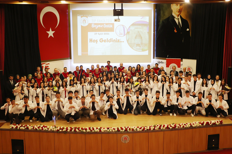 Amasya Üniversitesi Tıp Fakültesi Öğrencileri Beyaz Önlüklerini Giydi