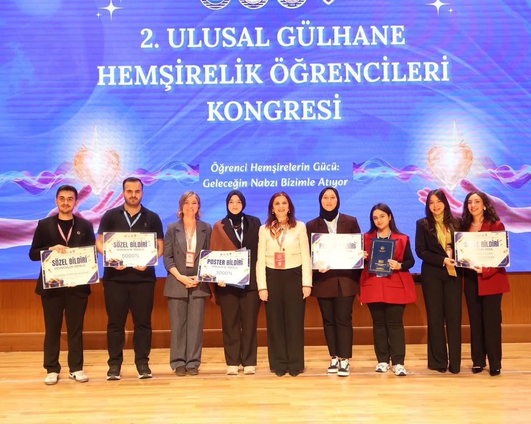 Amasya Üniversitesi Hemşirelik Öğrencilerinden Ulusal Kongrede Büyük Başarı