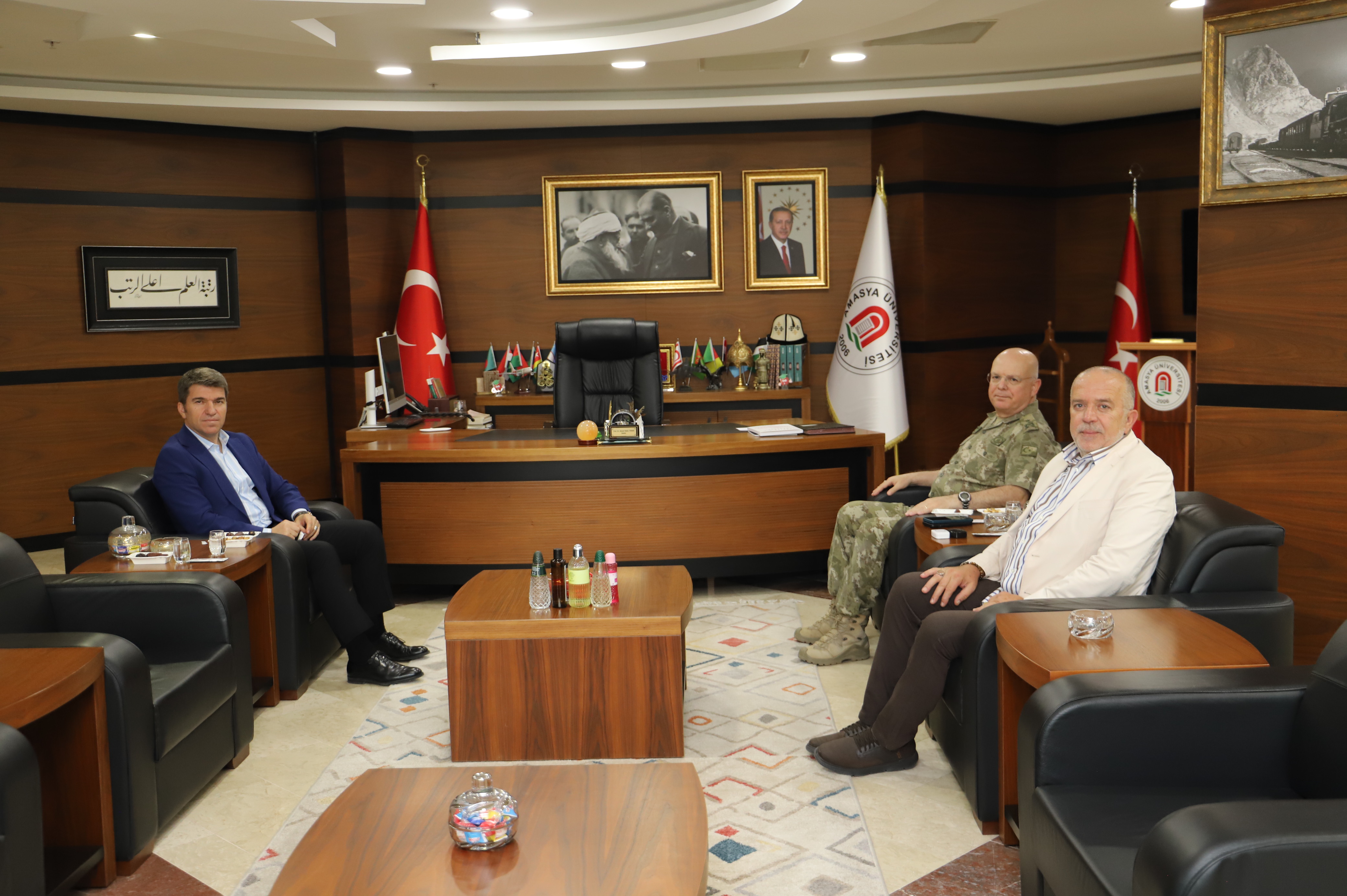 Vali Bakan ve Tugay Komutanı’ndan Ziyaret