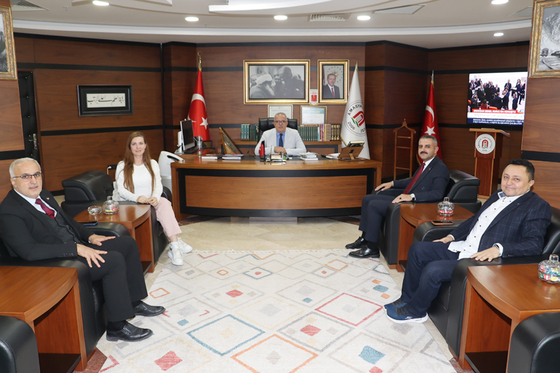 Fatih Aktürk ve Esra Gezginci’den Rektör Turabi’ye Ziyaret