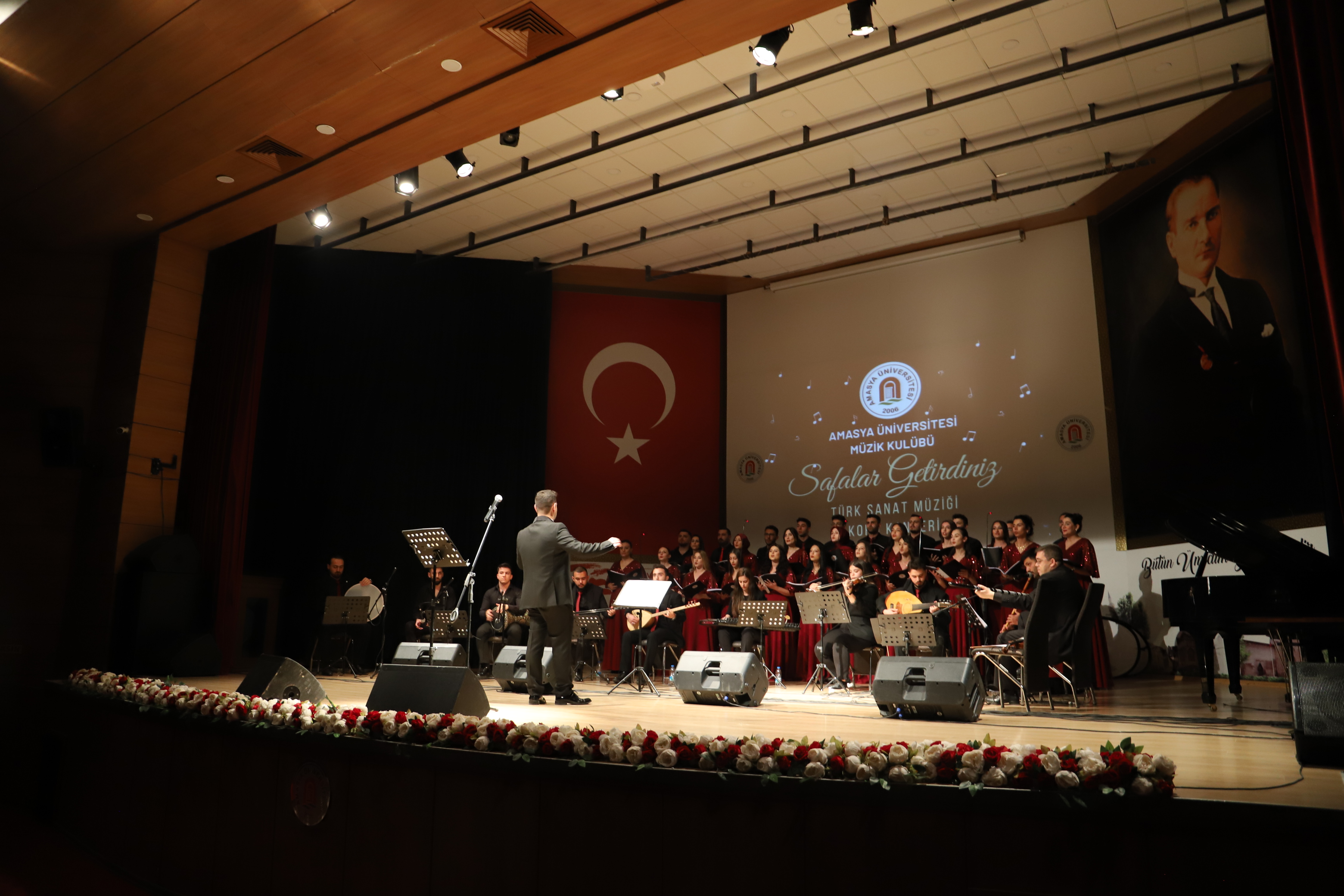 Safalar Getirdiniz Türk Sanat Müziği Koro Konseri Büyük Beğeni Topladı