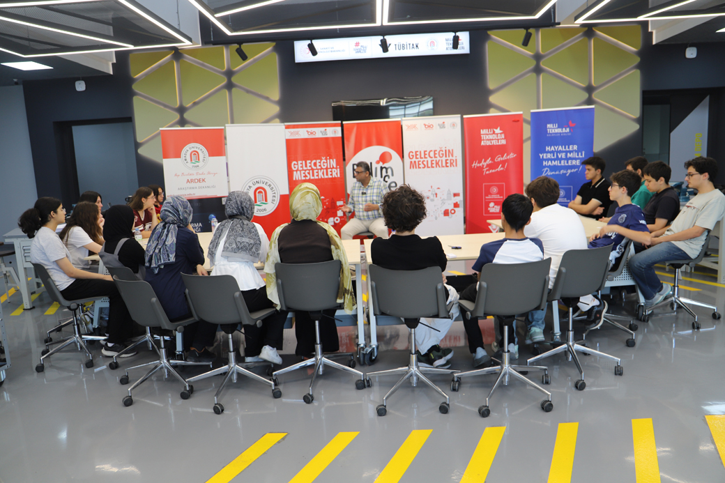 Amasya Üniversitesi Bilim Kafe'de "Yapay Zekâ Çağında Mesleklerin Dönüşümü" Konuşuldu
