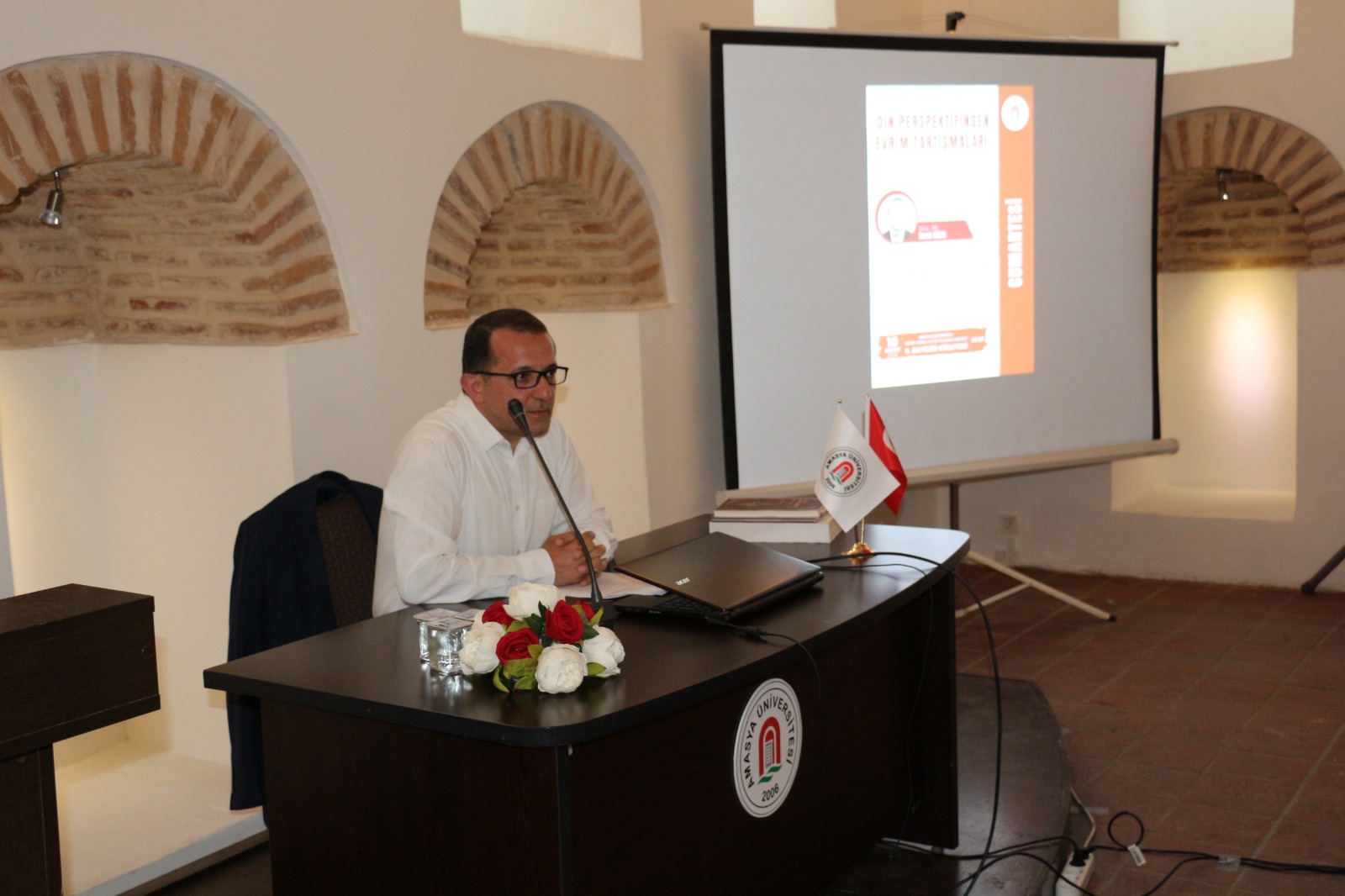 “Din Perspektifinden Evrim Tartışmaları” Konferansı Yoğun İlgi Gördü