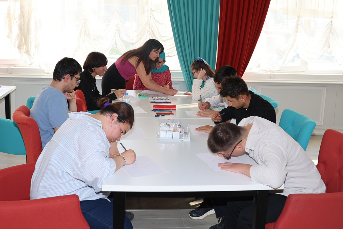 Amasya Üniversitesi’nde “Sanatın ve Sevginin Sofrası” Etkinliği Düzenlendi