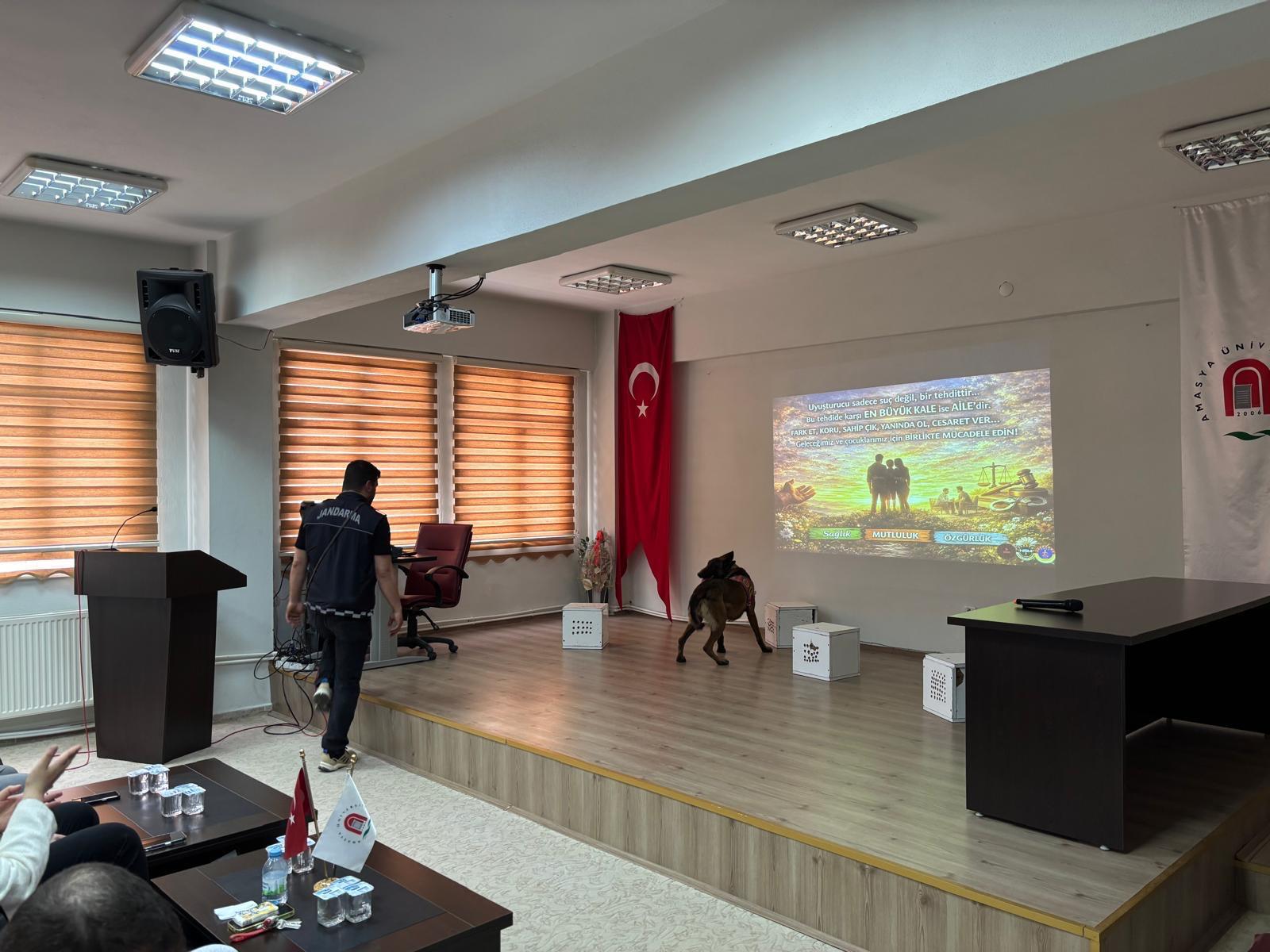 Amasya Üniversitesi’nde Bağımlılıkla Mücadele Eğitimi Düzenlendi