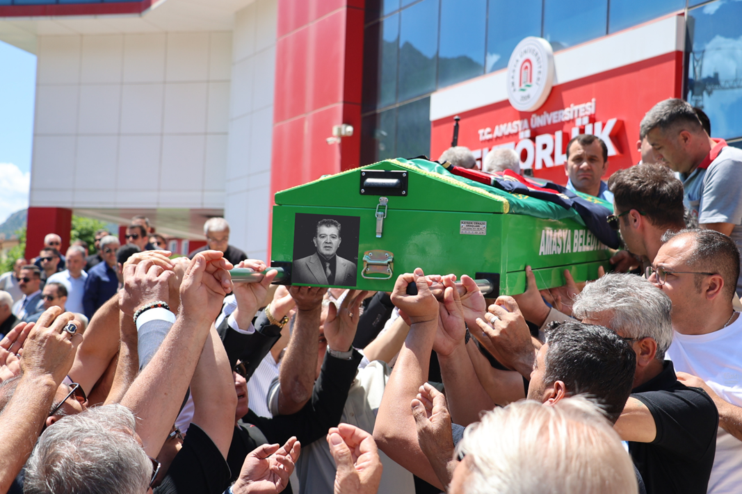 Amasya Üniversitesi Rektör Yardımcısı Prof. Dr. Resul Çekin Gözyaşlarıyla Uğurlandı