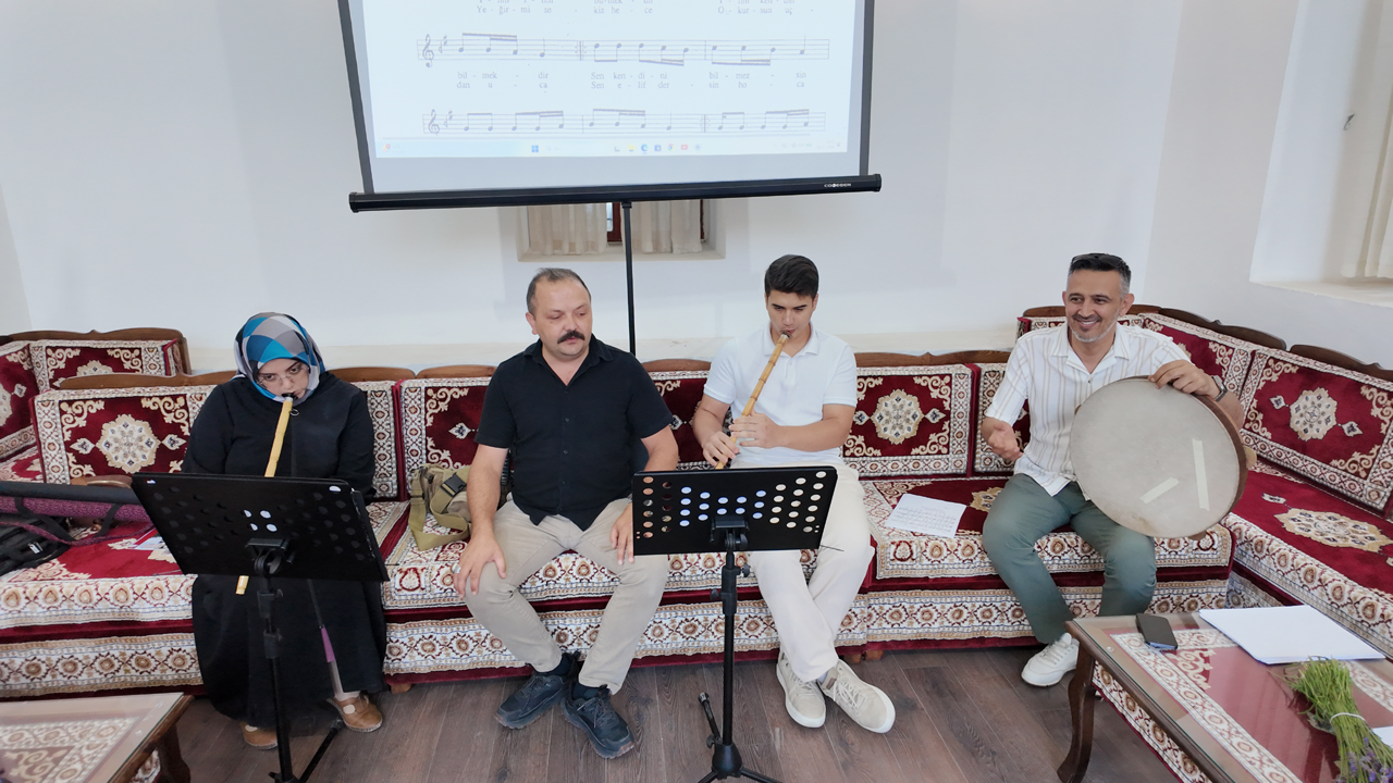 Merzifon’da Her Cuma Akşamı Dini Musiki Rüzgârı Esiyor