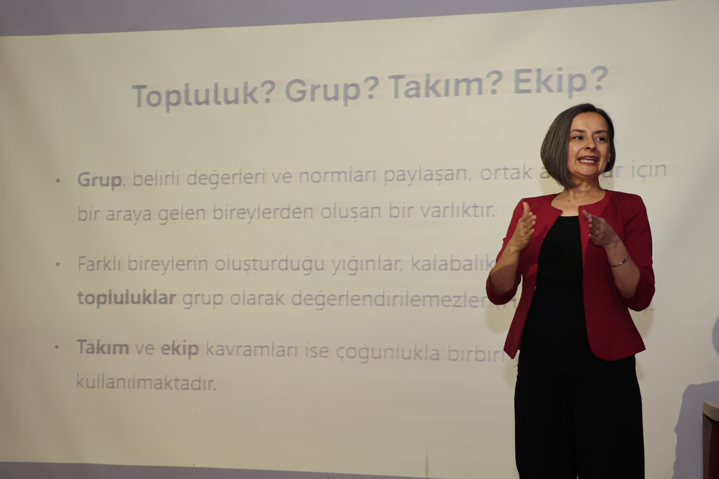 Amasya Üniversitesi’nde “Ekip Çalışması ve Liderlik” Semineri Düzenlendi