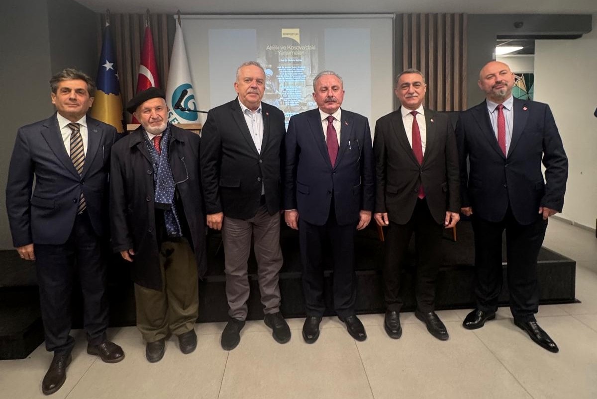 Rektör Turabi, Prizren’de “Ahilik ve Kosova’daki Yansımaları” Sempozyumuna Katıldı