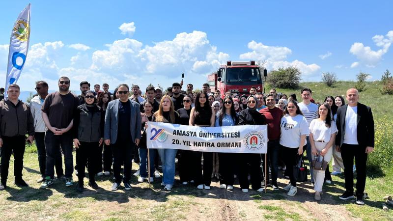 Amasya Üniversitesi Gümüşhacıköy’de 20. Yıl Hatıra Ormanı için fidan dikimi etkinliği düzenledi.