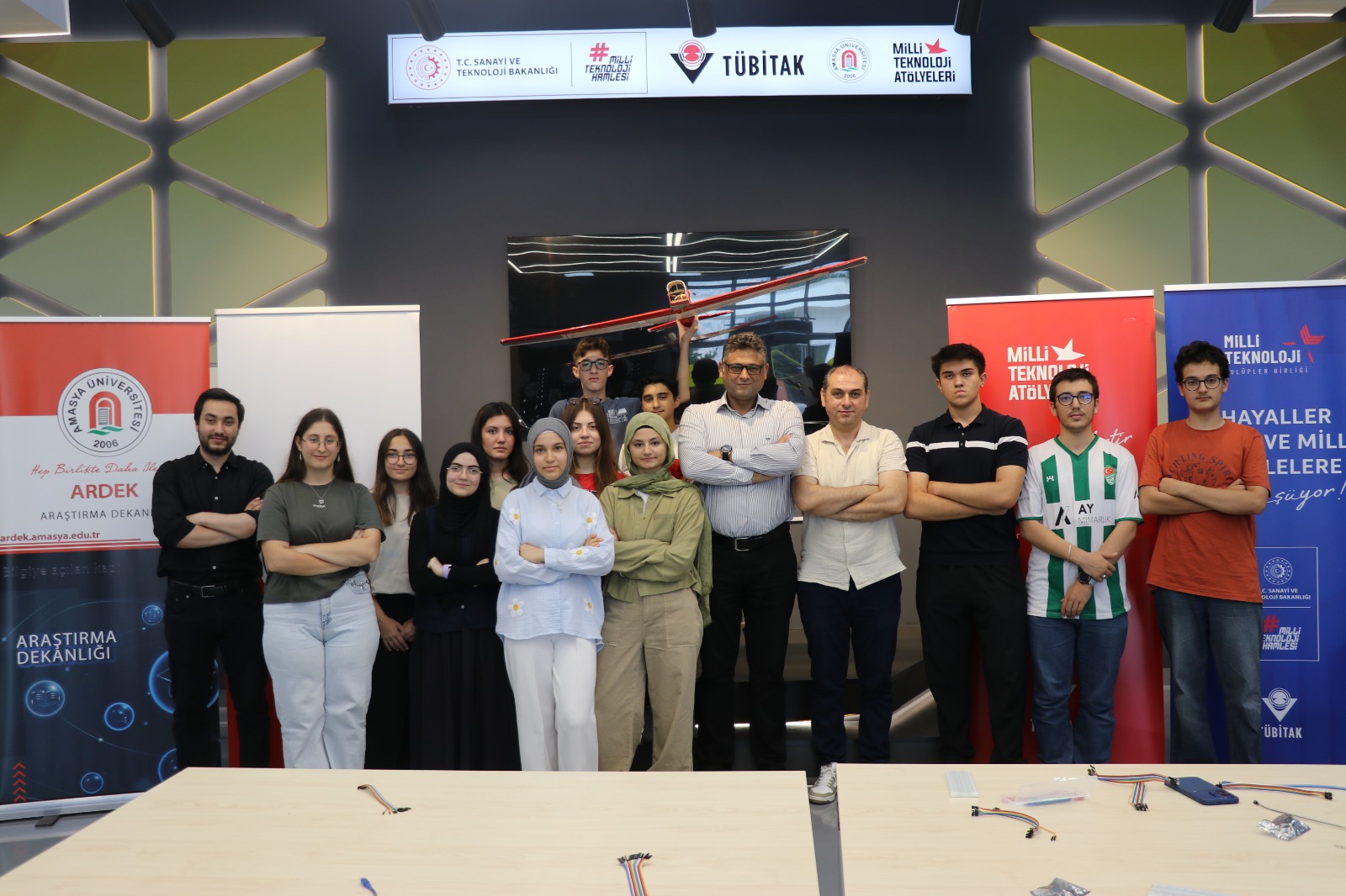 Amasya Üniversitesi Milli Teknoloji Atölyesi Yaz Tatilinde Gençlerin Geleceğine Işık Tutuyor