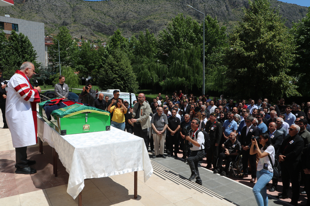 Amasya Üniversitesi Rektör Yardımcısı Prof. Dr. Resul Çekin Gözyaşlarıyla Uğurlandı