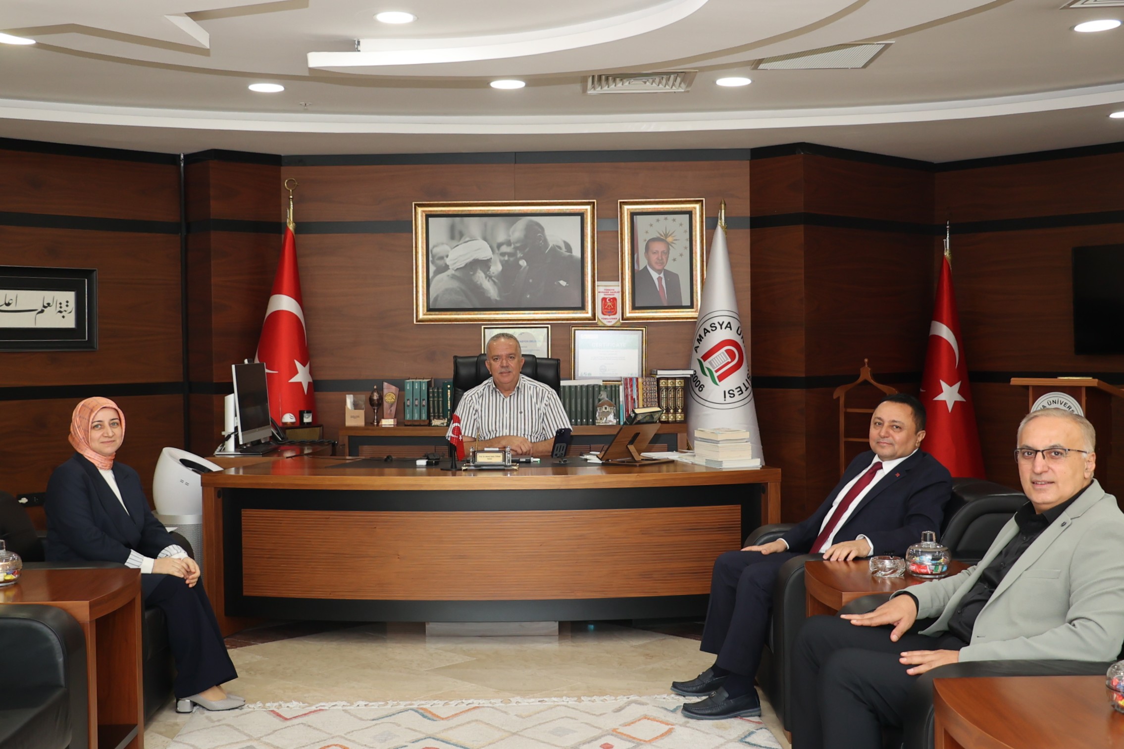 Rektör Turabi’ye İnsan ve Toplum Bilimleri Fakültesi Dekan Vekili Prof. Dr. Kurt’tan Ziyaret