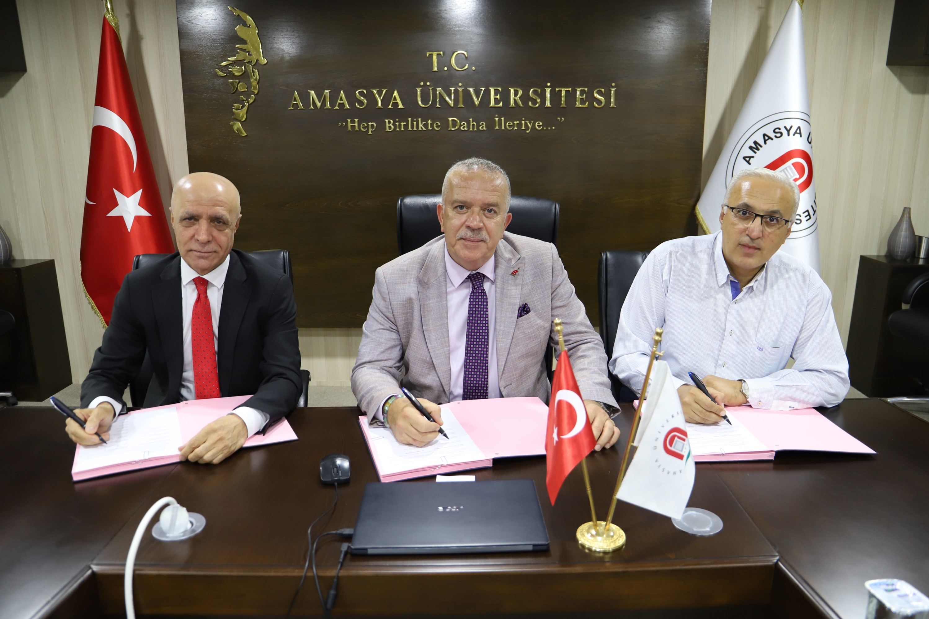 Amasya Üniversitesi ile Öz Büro İş Sendikası Toplu İş Sözleşmesi İmzaladı