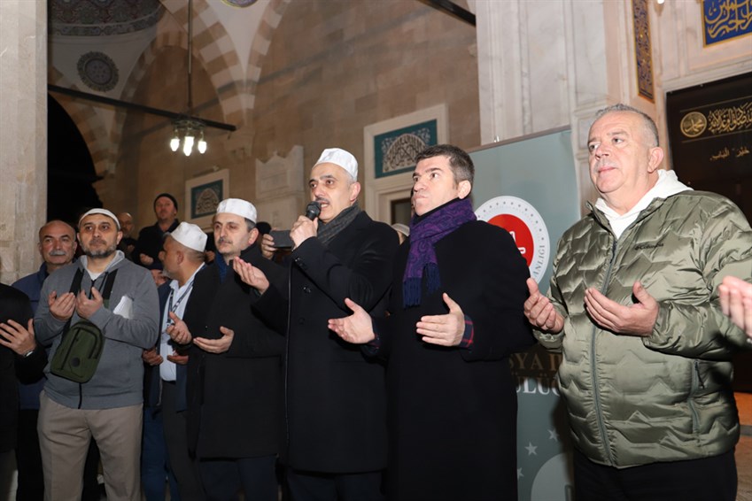 Amasya Üniversiteli Gençler Umre Yolculuğuna Uğurlandı