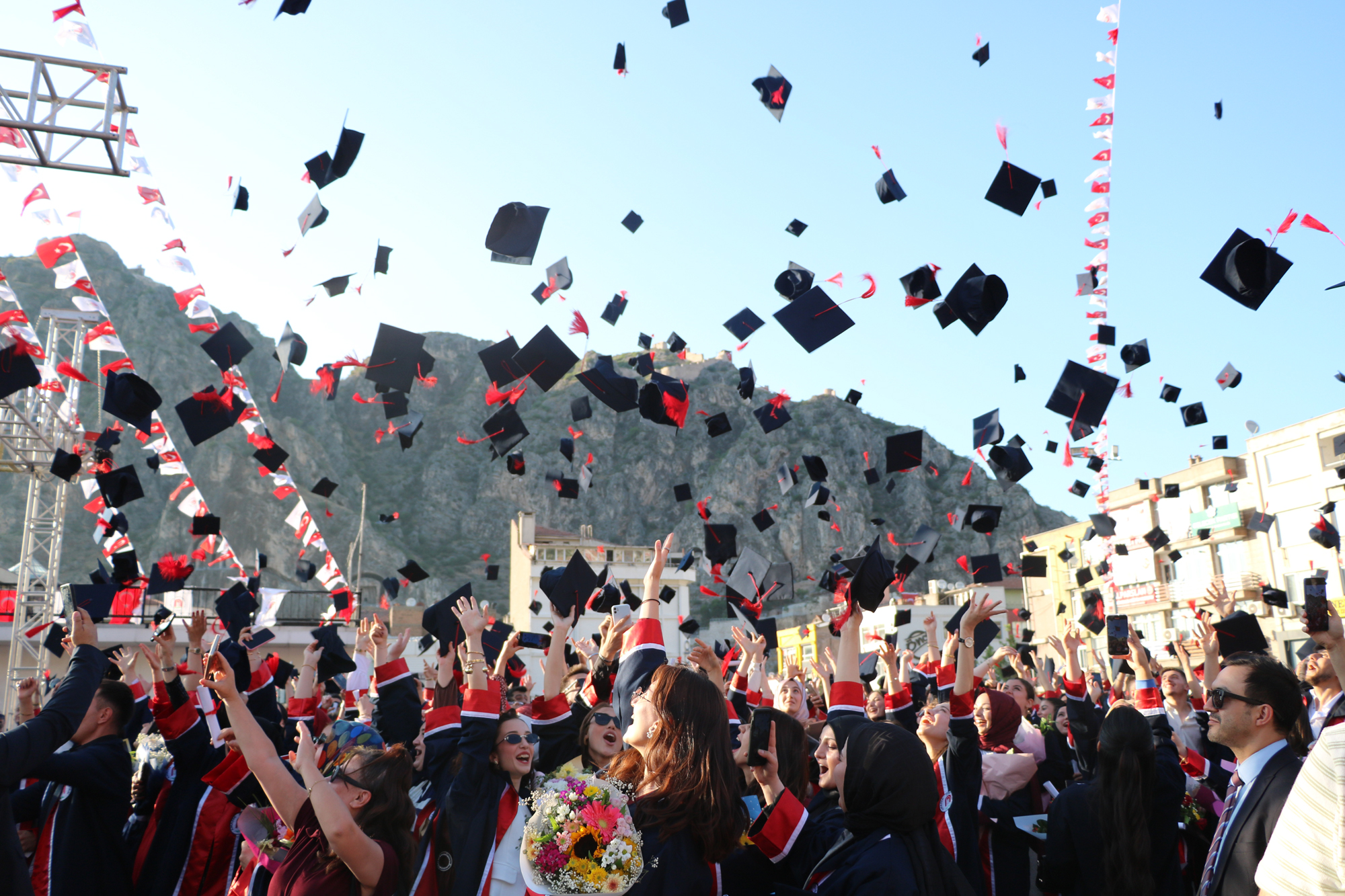 Amasya Üniversitesi 2024-2025 Akademik Yılı Mezuniyet Töreni Gerçekleştirildi
