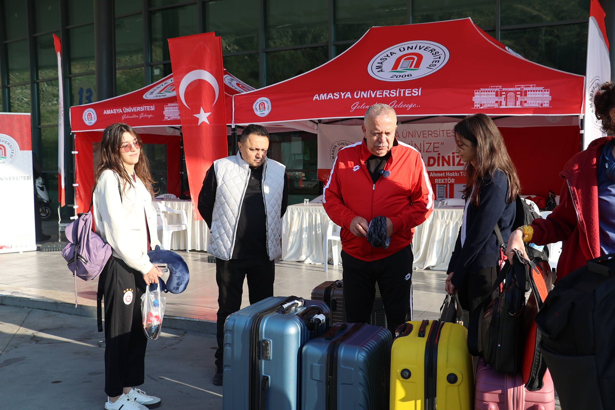 Amasya Üniversitesi Öğrencilerini Otogarda Karşıladı